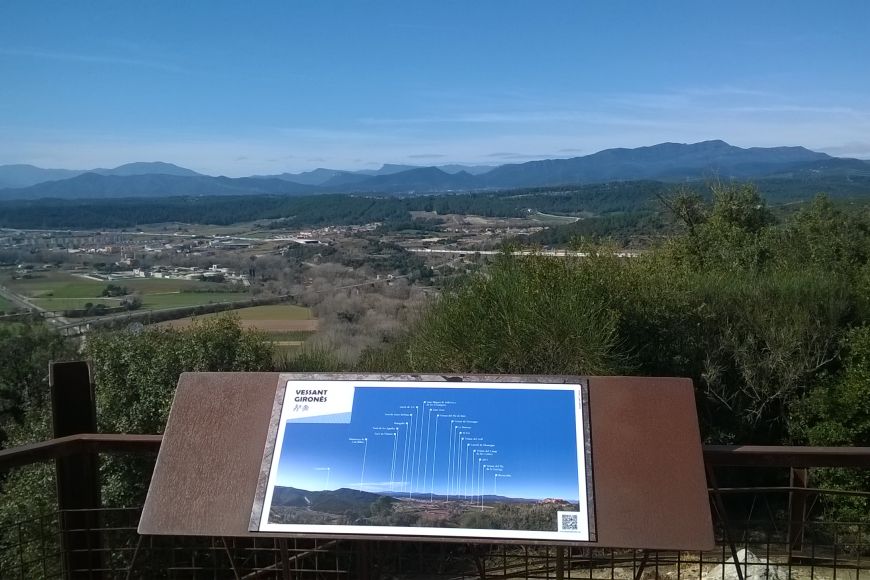 Plafó mirador cap al vessant del Gironès | © Ajuntament Plafó mirador cap al vessant del Gironès | © Ajuntament
