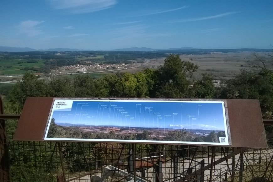 Plafó mirador cap al vessant de l'Empordà | © Ajuntament Plafó mirador cap al vessant de l'Empordà | © Ajuntament